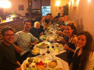 …pour terminer par un excellent repas à Jette (Bruxelles) après une représentation sous la pluie avec un public exceptionnel!